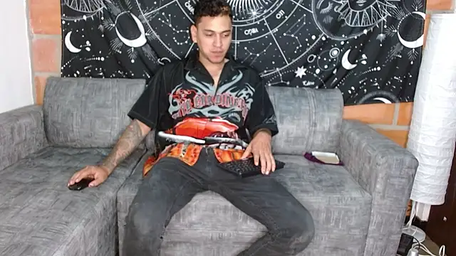 Snapshot of lianandnatasha chatting on 01-15-25, 12:51 lianandnatasha online show from 01-15-25, 12:51