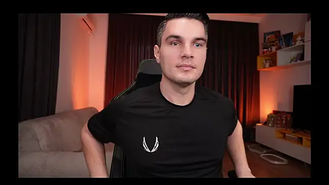 Snapshot of billypassion chatting on 01-31-25, 08:01 billypassion online show from 01-31-25, 08:01