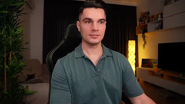 Snapshot of billypassion chatting on 02-15-25, 08:33 billypassion online show from 02-15-25, 08:33