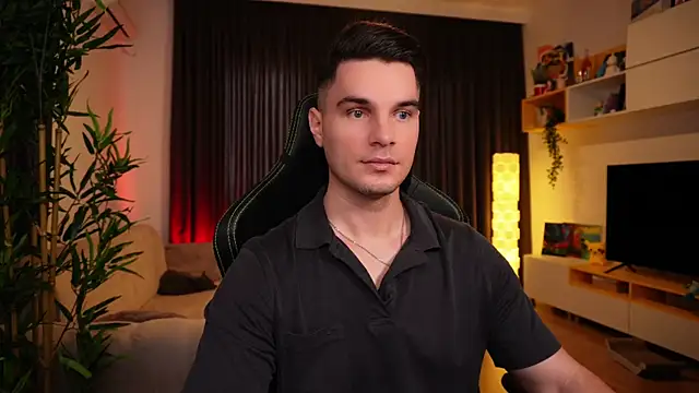 Snapshot of billypassion chatting on 02-16-25, 08:43 billypassion online show from 02-16-25, 08:43