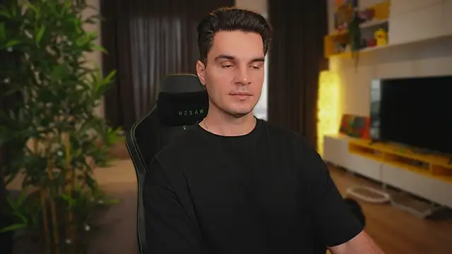 Snapshot of billypassion chatting on 10-12-25, 09:41 billypassion online show from 10-12-25, 09:41