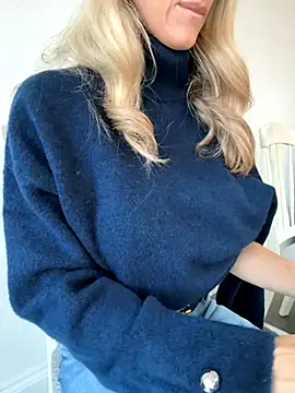 mollywilde online show from 11-24-25, 08:47