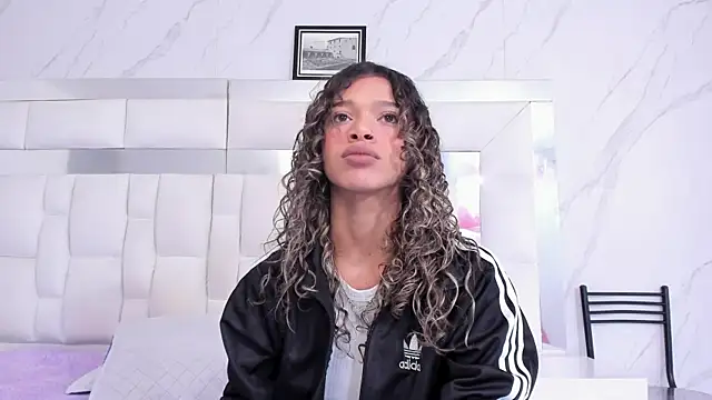 BritneyCollins online show from 09-18-25, 11:45