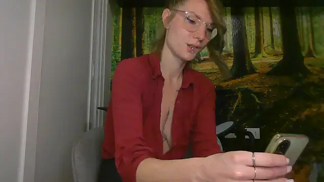 Snapshot of Feli_blue chatting on 10-22-25, 11:15 Feli blue online show from 10-22-25, 11:15