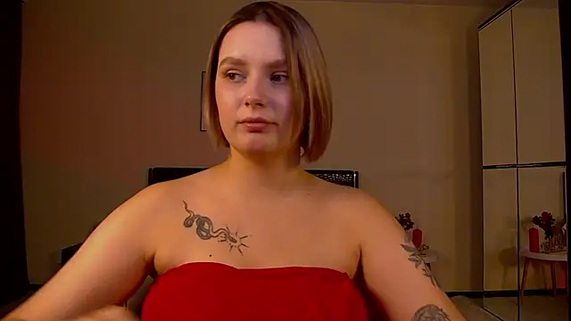 Snapshot of DianeMills chatting on 02-05-25, 10:12 DianeMills online show from 02-05-25, 10:12