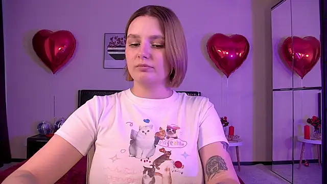 Snapshot of DianeMills chatting on 02-20-25, 04:18 DianeMills online show from 02-20-25, 04:18