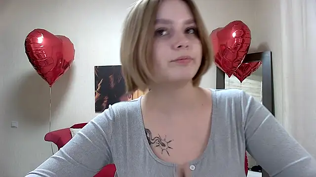 Snapshot of DianeMills chatting on 02-23-25, 05:18 DianeMills online show from 02-23-25, 05:18