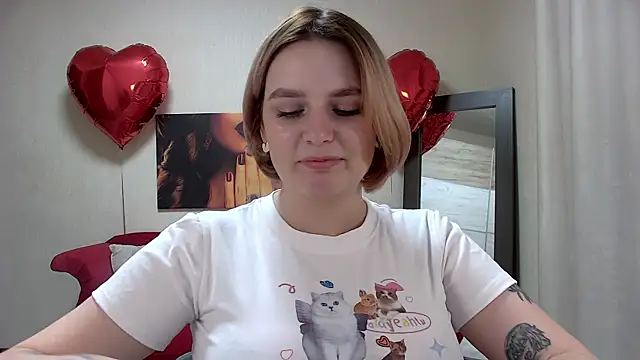 Snapshot of DianeMills chatting on 02-25-25, 07:58 DianeMills online show from 02-25-25, 07:58