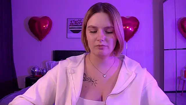 Snapshot of DianeMills chatting on 02-26-25, 10:09 DianeMills online show from 02-26-25, 10:09