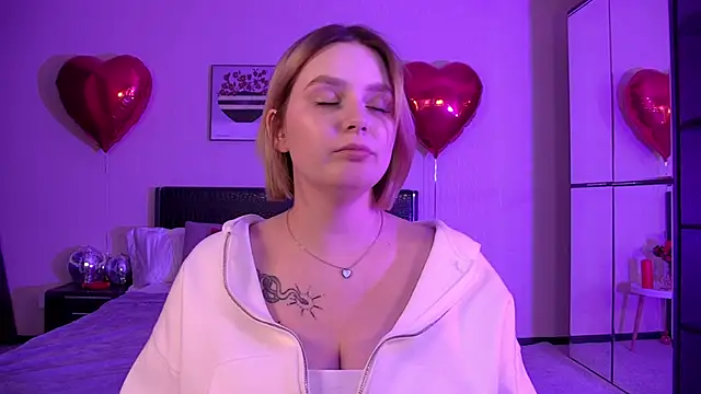 Snapshot of DianeMills chatting on 02-27-25, 01:16 DianeMills online show from 02-27-25, 01:16