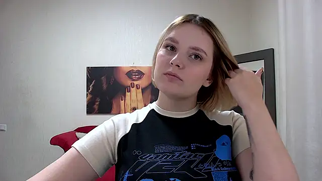 Snapshot of DianeMills chatting on 03-22-25, 05:31 DianeMills online show from 03-22-25, 05:31