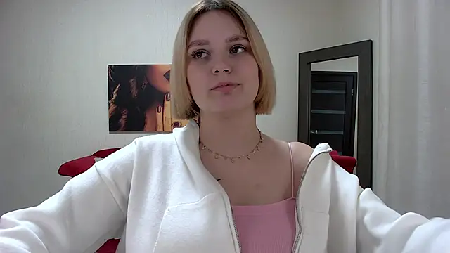 Snapshot of DianeMills chatting on 03-23-25, 12:58 DianeMills online show from 03-23-25, 12:58