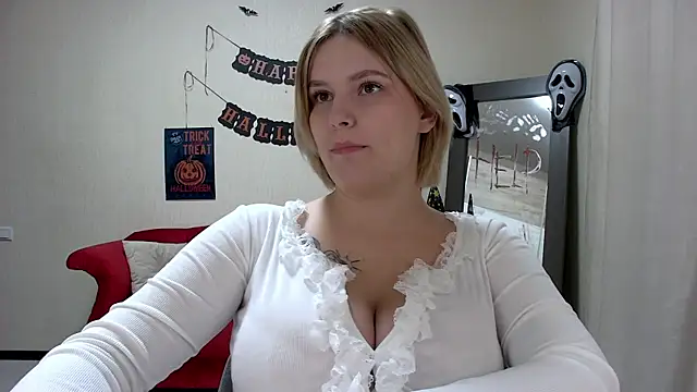 Snapshot of DianeMills chatting on 11-02-25, 05:04 DianeMills online show from 11-02-25, 05:04