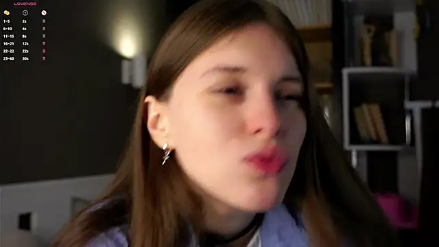 Snapshot of DarylBarks chatting on 10-04-25, 01:03 DarylBarks online show from 10-04-25, 01:03