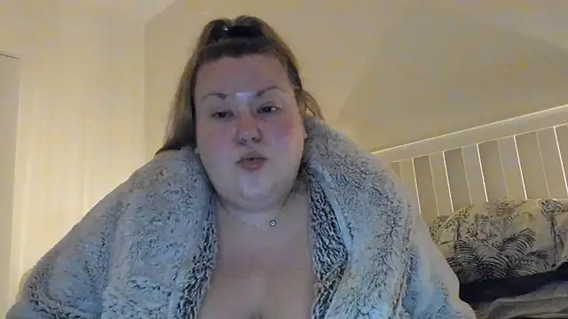 Snapshot of Busty-BBW-Emilie chatting on 03-03-25, 02:26 Busty-BBW-Emilie online show from 03-03-25, 02:26