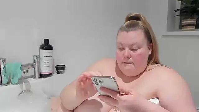 Snapshot of Busty-BBW-Emilie chatting on 03-05-25, 07:49 Busty-BBW-Emilie online show from 03-05-25, 07:49