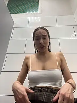 Holly Play online show from 05-11-26, 02:45