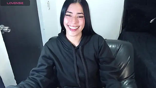 Snapshot of LESLIEBLACK_ chatting on 01-24-25, 02:49 LESLIEBLACK online show from 01-24-25, 02:49