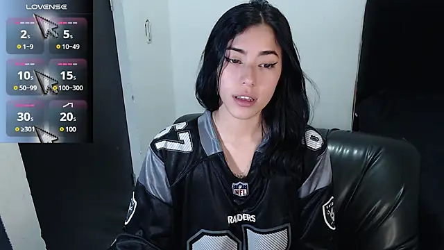 Snapshot of LESLIEBLACK_ chatting on 01-31-25, 11:24 LESLIEBLACK online show from 01-31-25, 11:24