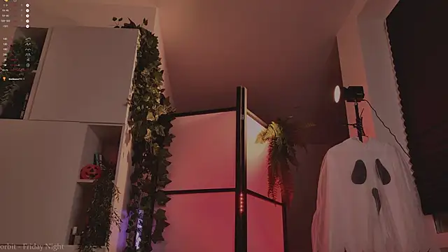 Snapshot of MichaellaMoon chatting on 10-31-25, 05:36 MichaellaMoon online show from 10-31-25, 05:36