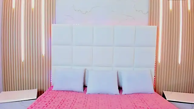 Iris Thompson  online show from 10-18-25, 04:04