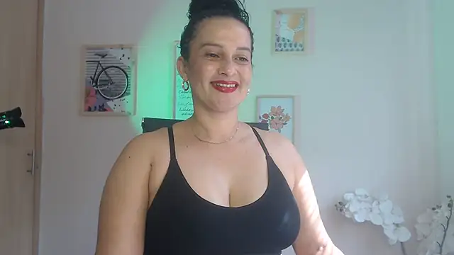 lucy diiaz online show from 02-06-25, 07:18