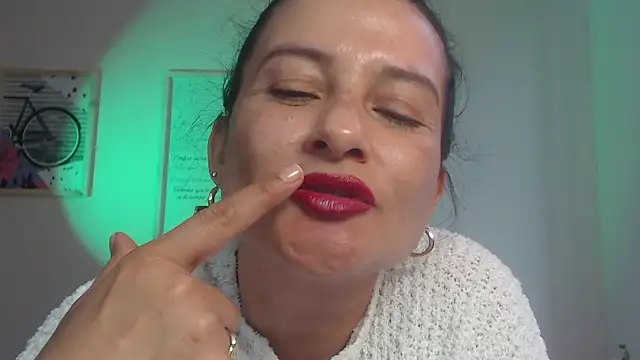 lucy diiaz online show from 02-08-25, 04:57