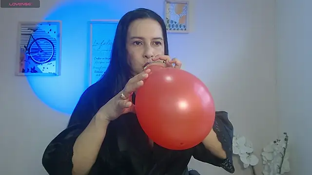 lucy diiaz online show from 02-14-25, 02:02