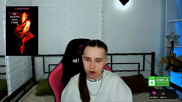 Dolly  Queen  online show from 12-19-24, 08:13