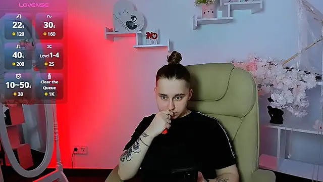 Dolly  Queen  online show from 02-17-25, 08:58