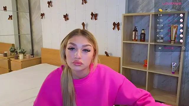 Snapshot of Ella_Milla chatting on 12-30-24, 09:05 Ella Milla online show from 12-30-24, 09:05