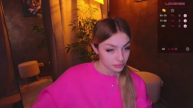 Snapshot of Ella_Milla chatting on 01-05-25, 05:30 Ella Milla online show from 01-05-25, 05:30