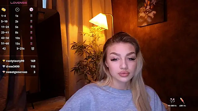 Snapshot of Ella_Milla chatting on 01-08-25, 08:49 Ella Milla online show from 01-08-25, 08:49