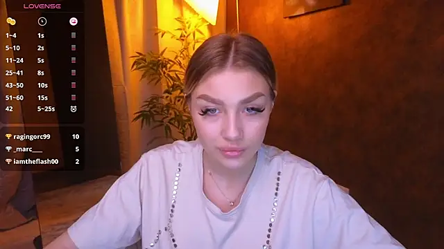 Snapshot of Ella_Milla chatting on 01-09-25, 11:47 Ella Milla online show from 01-09-25, 11:47