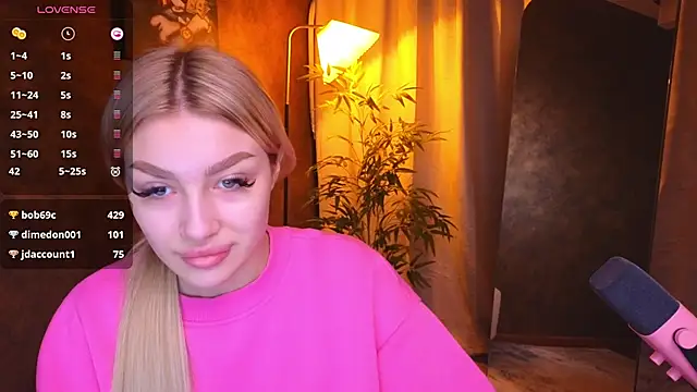 Snapshot of Ella_Milla chatting on 01-13-25, 05:33 Ella Milla online show from 01-13-25, 05:33