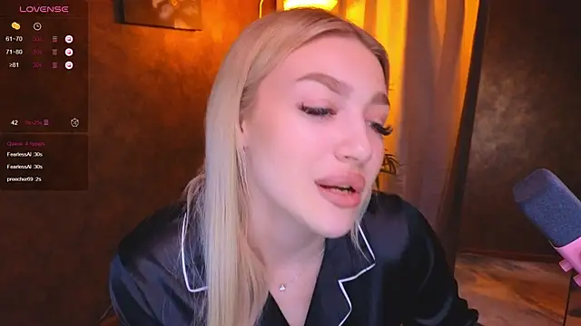 Snapshot of Ella_Milla chatting on 01-14-25, 12:14 Ella Milla online show from 01-14-25, 12:14