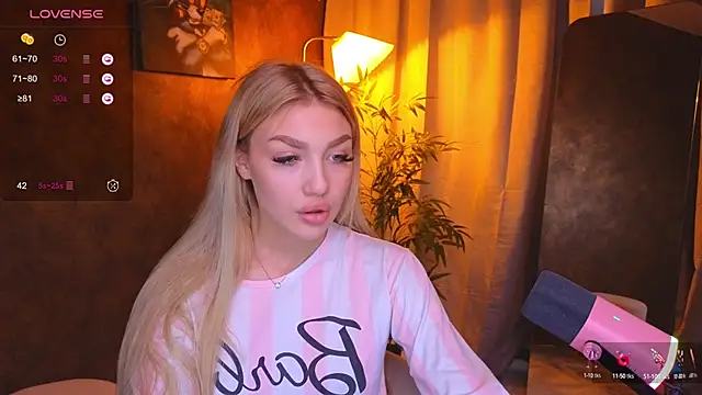 Snapshot of Ella_Milla chatting on 01-15-25, 09:56 Ella Milla online show from 01-15-25, 09:56