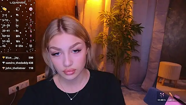 Snapshot of Ella_Milla chatting on 01-20-25, 08:41 Ella Milla online show from 01-20-25, 08:41