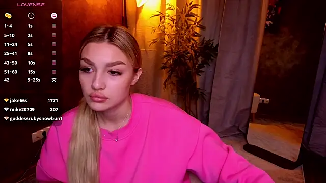 Snapshot of Ella_Milla chatting on 01-23-25, 11:48 Ella Milla online show from 01-23-25, 11:48