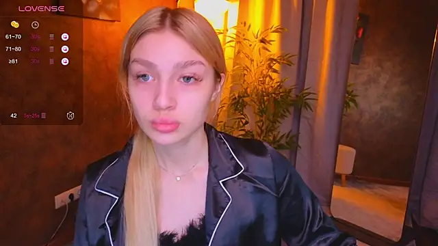 Snapshot of Ella_Milla chatting on 01-27-25, 05:47 Ella Milla online show from 01-27-25, 05:47