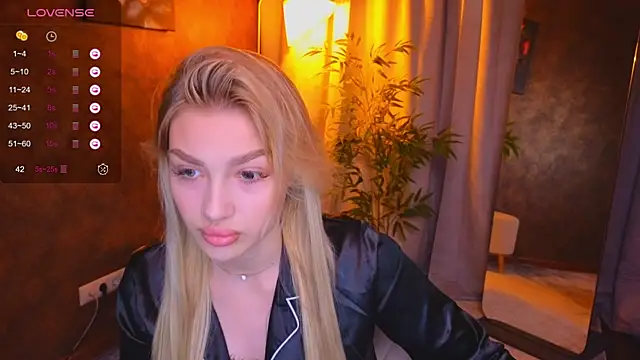 Snapshot of Ella_Milla chatting on 01-27-25, 08:51 Ella Milla online show from 01-27-25, 08:51