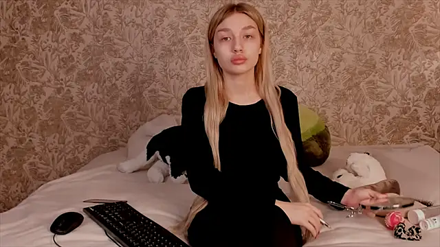 Ella Milla online show from 03-11-25, 07:15