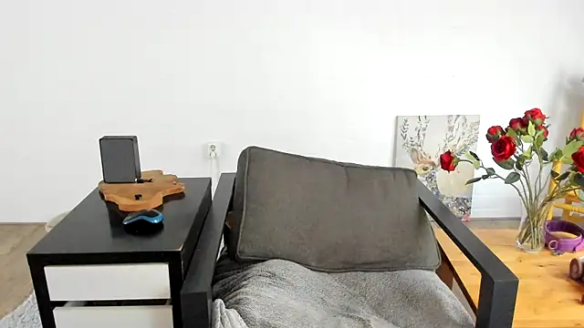 MendiPetite online show from 10-19-25, 08:48