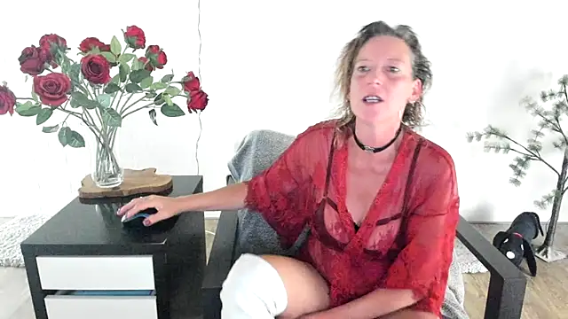 MendiPetite online show from 05-10-26, 07:52