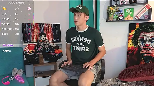 Snapshot of flowers18 chatting on 03-22-26, 11:19 flowers18 online show from 03-22-26, 11:19