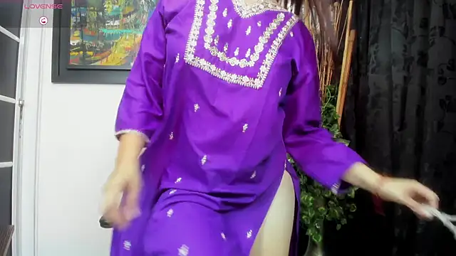 Snapshot of shantala_krisha chatting on 02-14-26, 06:59 shantala krisha online show from 02-14-26, 06:59