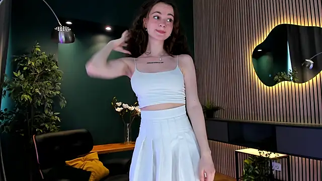 Curly Moon online show from 06-30-26, 02:07