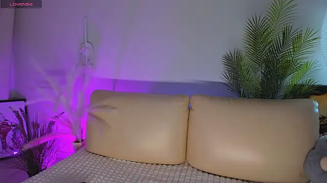 Miss Elia online show from 05-02-26, 03:17
