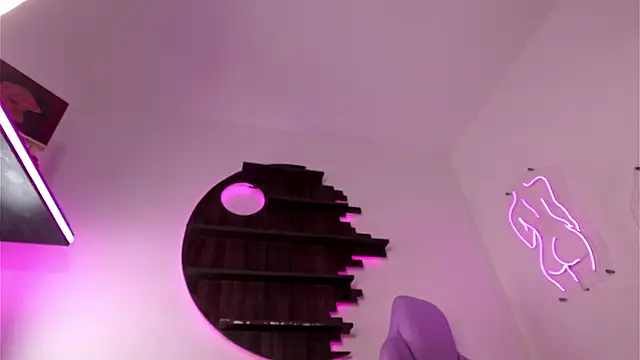 nicollefiorett online show from 12-18-24, 12:21