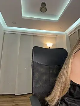 nicollefiorett online show from 11-03-25, 11:04